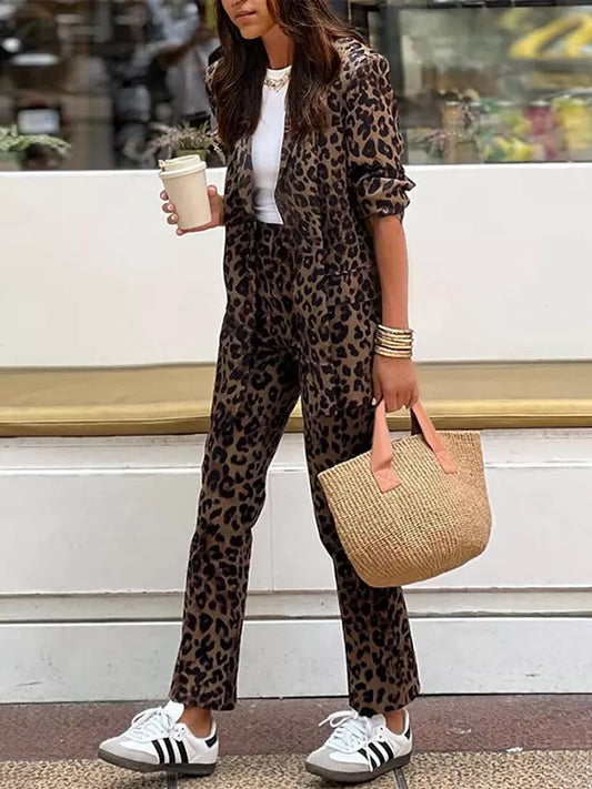 Luzia | Conjunto de vestido y pantalón con estampado de leopardo